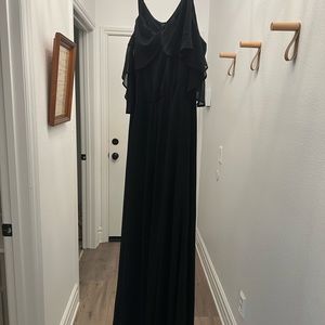 Evening gown. Cut out shoulder